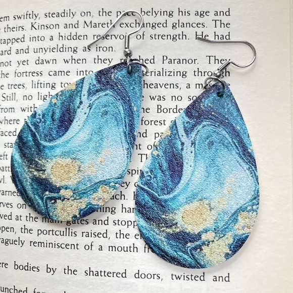 BNWT Aquamarine Sea Marbling Earrings with a Splash of Gold PU Leather Teardrop - Picture 7 of 11